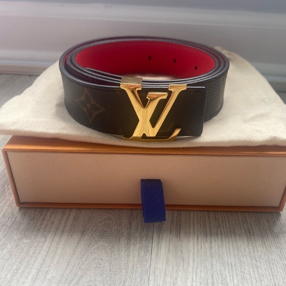 Louis Vuitton reversible belt with signature gold tone LV buckle. Never worn. - Picture 2 of 8